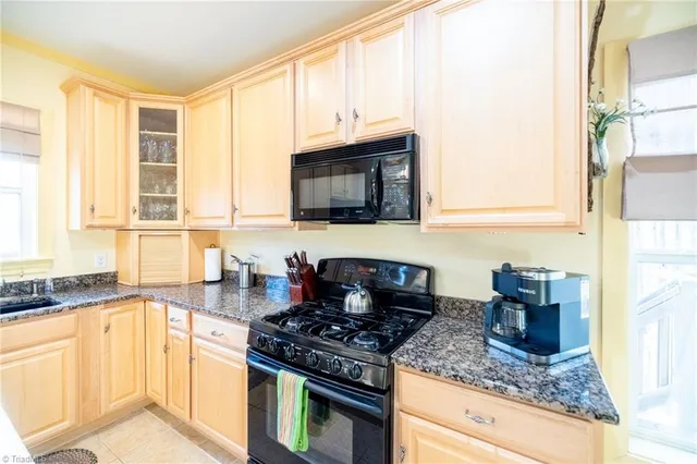 $685,000 | 703 Powder Horn Mountain Road, Deep Gap, NC 28618