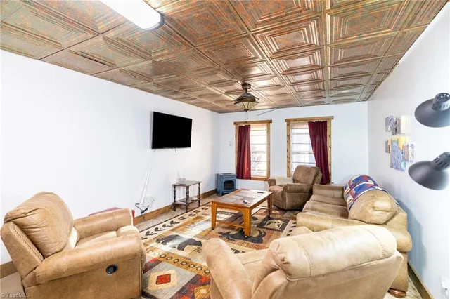 $685,000 | 703 Powder Horn Mountain Road, Deep Gap, NC 28618