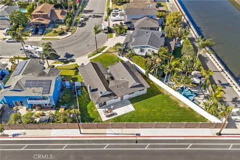 $1,849,000 | 9202 Aloha Drive, Huntington Beach, CA 92646