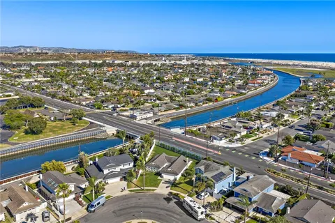 $1,849,000 | 9202 Aloha Drive, Huntington Beach, CA 92646