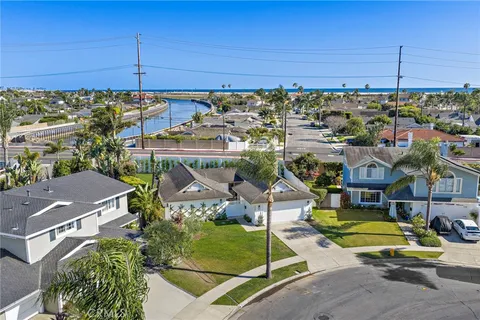 $1,849,000 | 9202 Aloha Drive, Huntington Beach, CA 92646