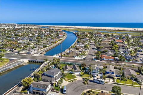 $1,849,000 | 9202 Aloha Drive, Huntington Beach, CA 92646