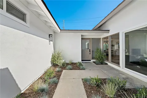 $1,849,000 | 9202 Aloha Drive, Huntington Beach, CA 92646