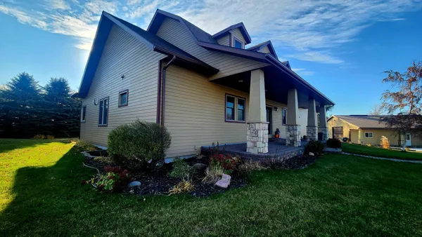 $750,000 | 573 State Highway 30, Pipestone, MN 56164