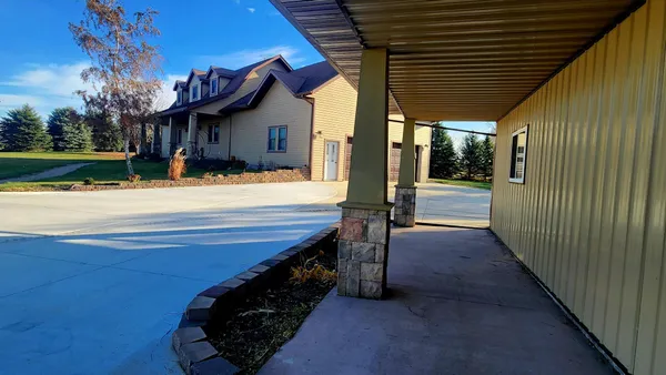 $750,000 | 573 State Highway 30, Pipestone, MN 56164