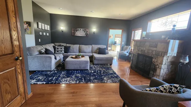 $750,000 | 573 State Highway 30, Pipestone, MN 56164