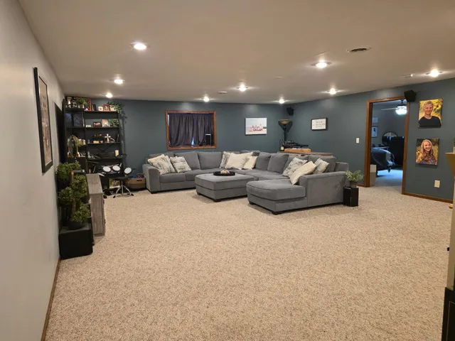 $750,000 | 573 State Highway 30, Pipestone, MN 56164