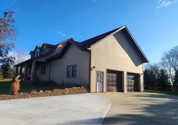 $750,000 | 573 State Highway 30, Pipestone, MN 56164