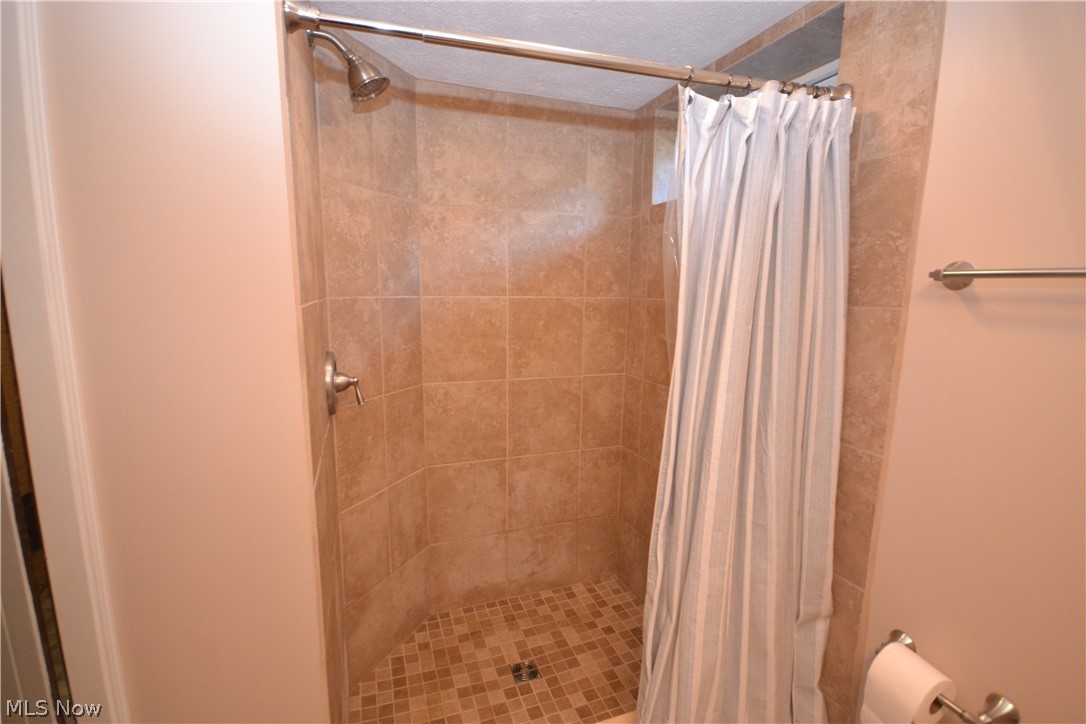1442 Willshire Road Cleveland, OH 44124 - Photo 21 of 25