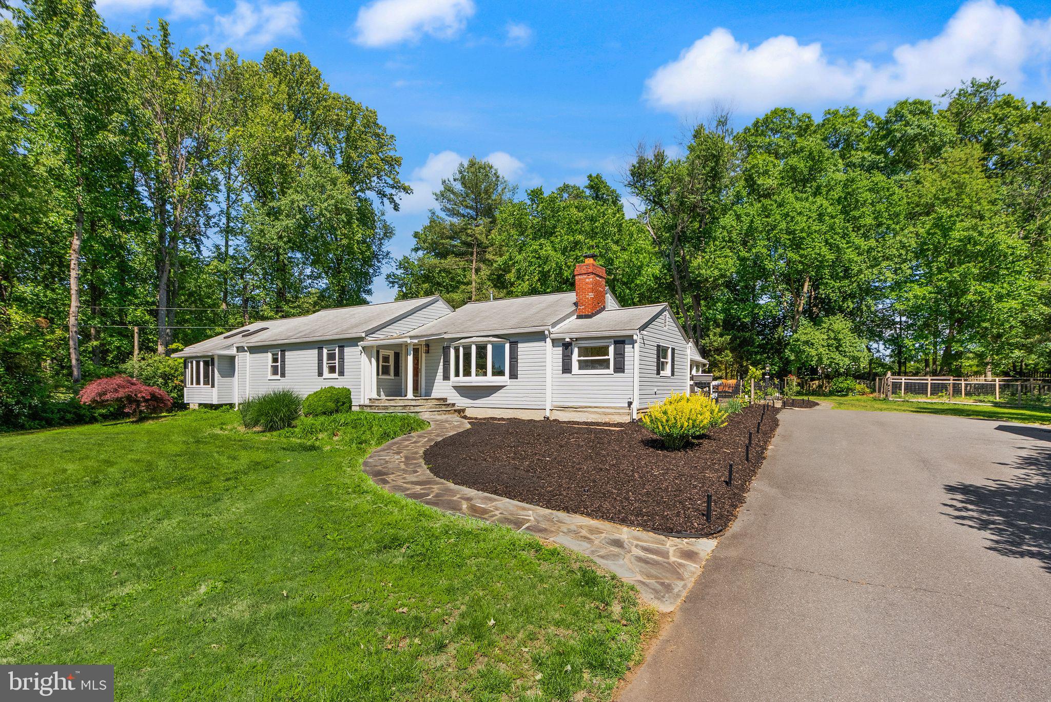 815 Seneca Road Great Falls, VA 22066 - Photo 4 of 61