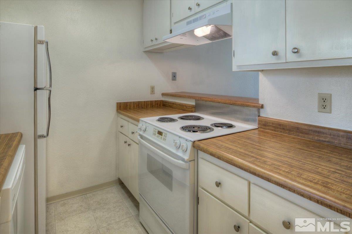 4658 Rio Poco Road Reno, NV 89502 - Photo 5 of 31 a utility room with dryer and washer