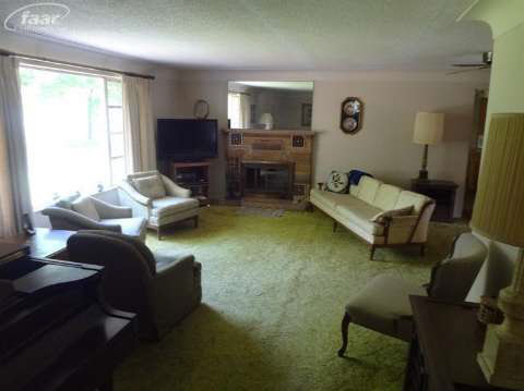 11577 Hartland Road Fenton, MI 48430 - Photo 9 of 18 20402843-8.JPG