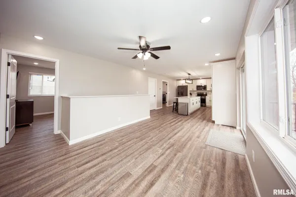 $695,000 | 12147 Pebble Point Road, Marion, IL 62959