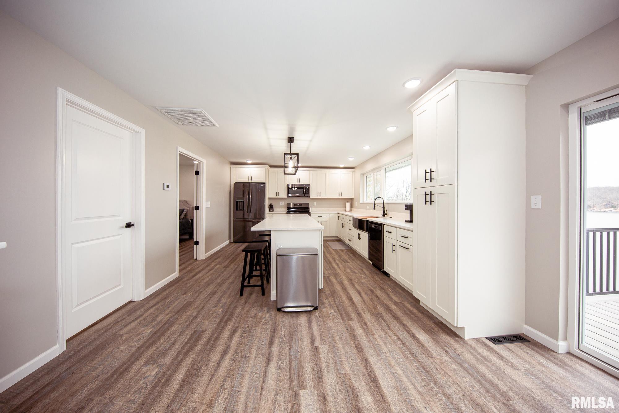 12147 Pebble Point Road Marion, IL 62959 - Photo 17 of 47