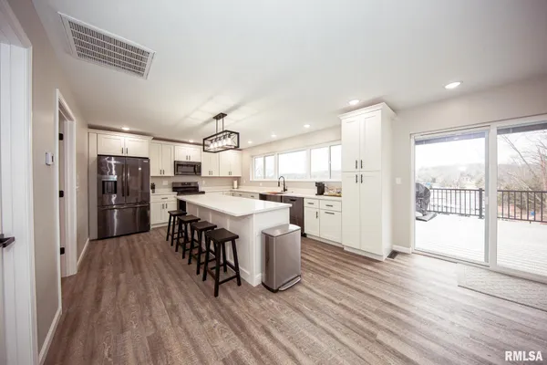 $695,000 | 12147 Pebble Point Road, Marion, IL 62959