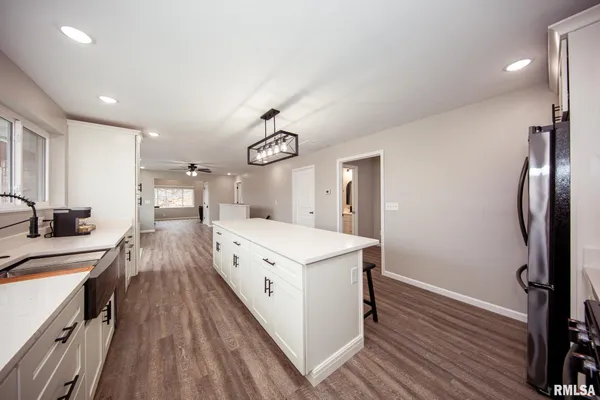 $695,000 | 12147 Pebble Point Road, Marion, IL 62959