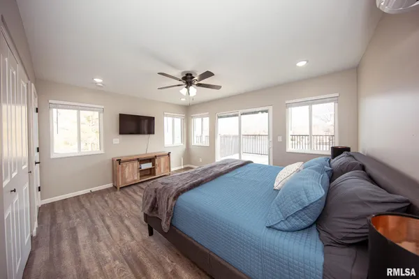 $695,000 | 12147 Pebble Point Road, Marion, IL 62959