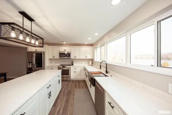 $695,000 | 12147 Pebble Point Road, Marion, IL 62959