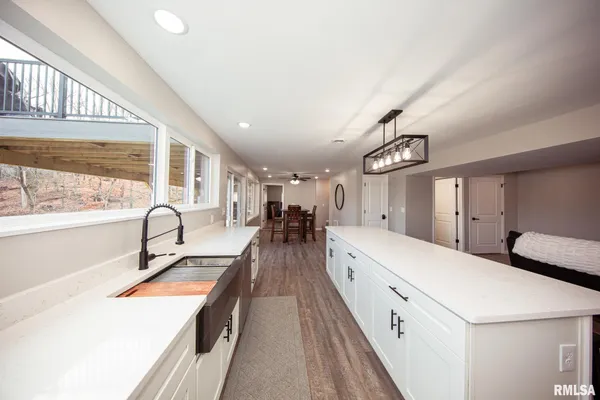 $695,000 | 12147 Pebble Point Road, Marion, IL 62959