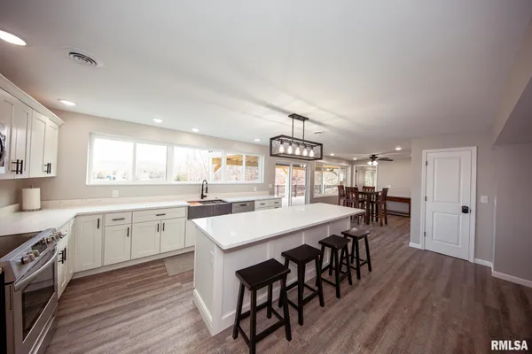 $695,000 | 12147 Pebble Point Road, Marion, IL 62959