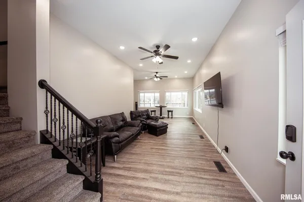 $695,000 | 12147 Pebble Point Road, Marion, IL 62959