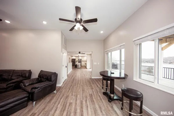 $695,000 | 12147 Pebble Point Road, Marion, IL 62959