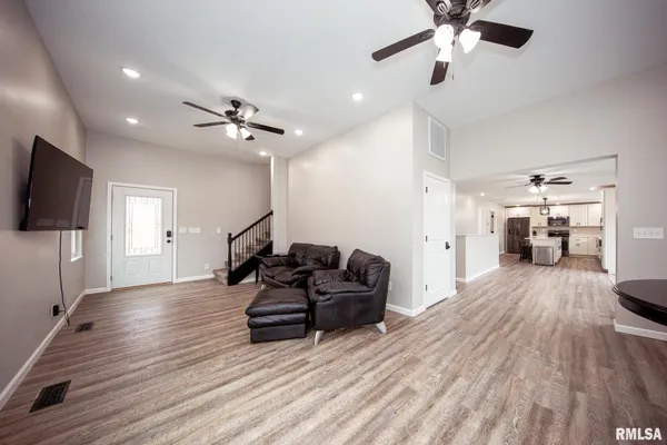 $695,000 | 12147 Pebble Point Road, Marion, IL 62959