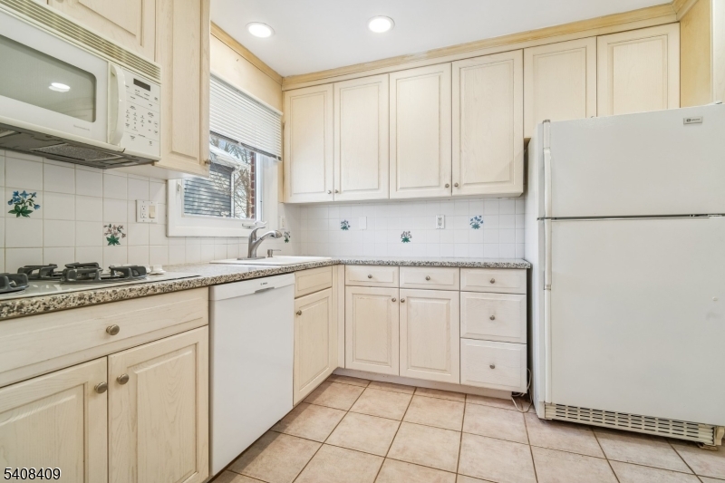 20 Archbridge Lane Springfield, NJ 07081 - Photo 7 of 36