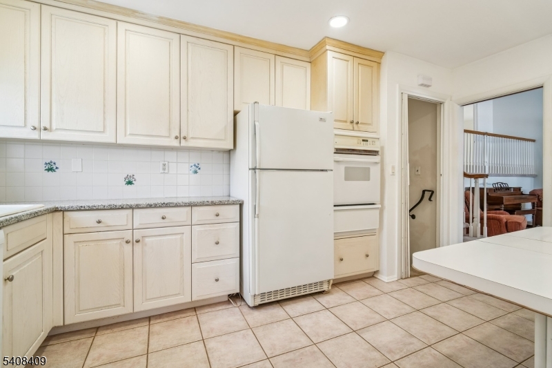 20 Archbridge Lane Springfield, NJ 07081 - Photo 8 of 36