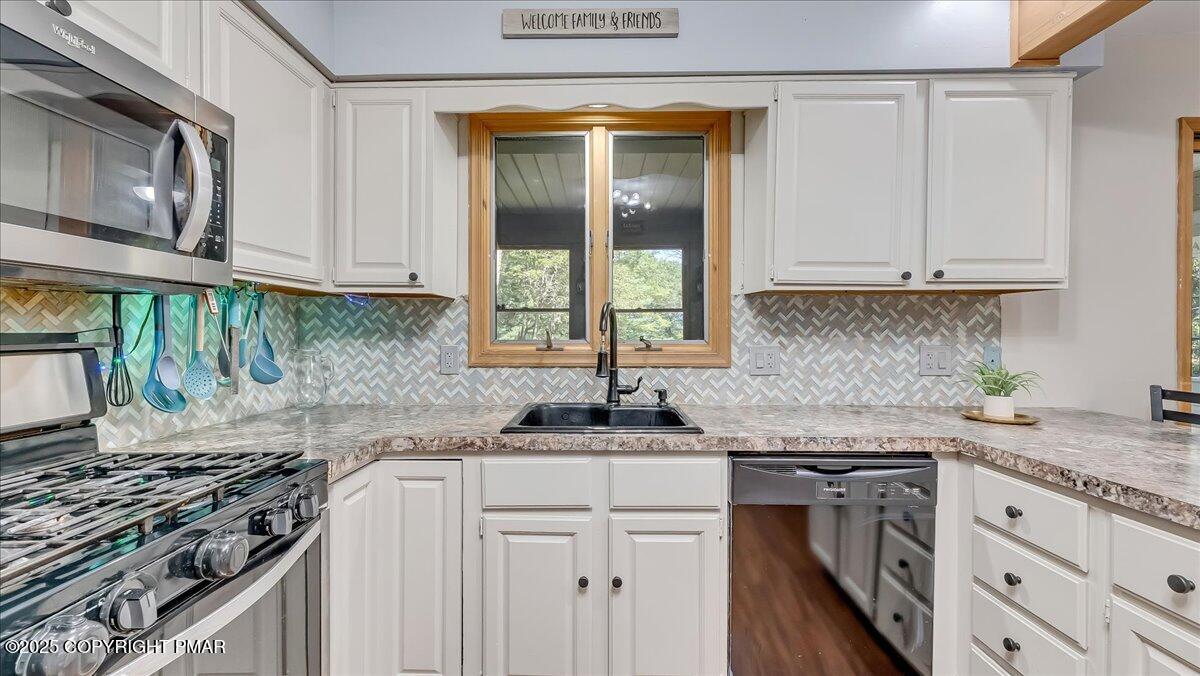 74 Split Rock Road Lake Harmony, PA 18624 - Photo 14 of 77 Kitchen