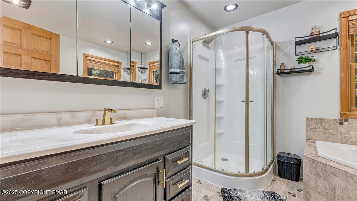 74 Split Rock Road Lake Harmony, PA 18624 - Photo 23 of 77 Primary Bathroom