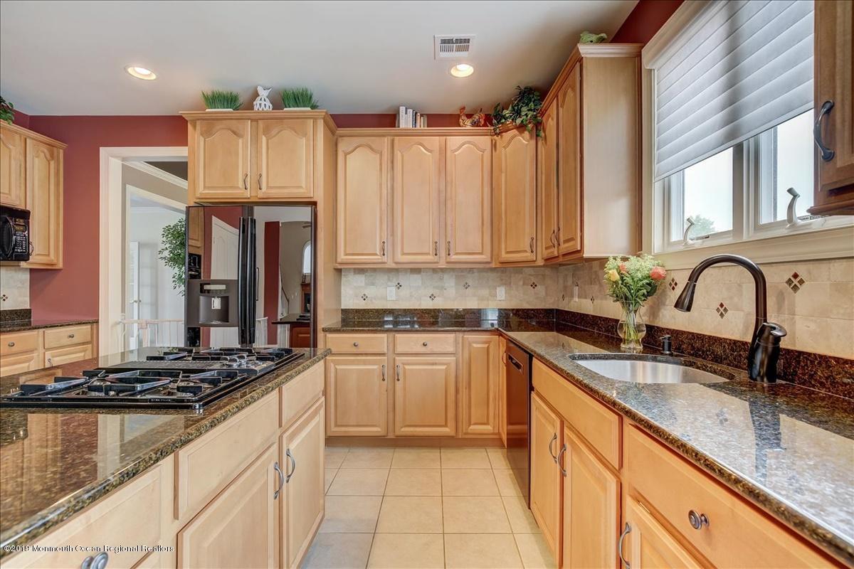 38 Great Bridge Road Freehold, NJ 07728 - Photo 11 of 42 10-Kitchen