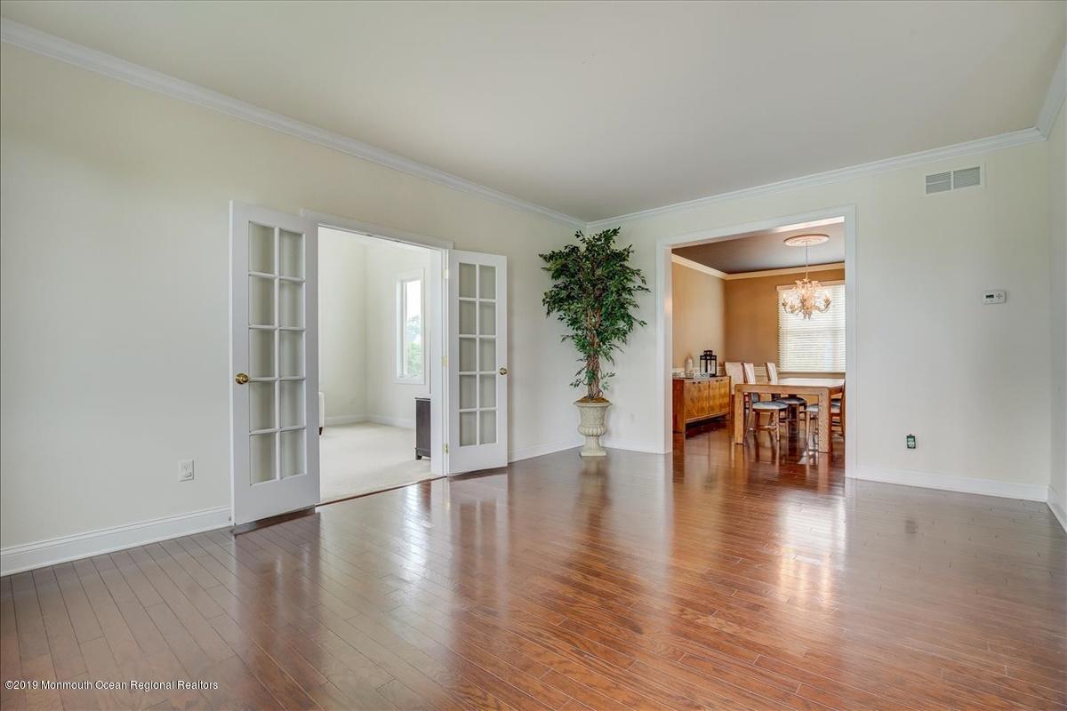 38 Great Bridge Road Freehold, NJ 07728 - Photo 20 of 42 21-Living Room