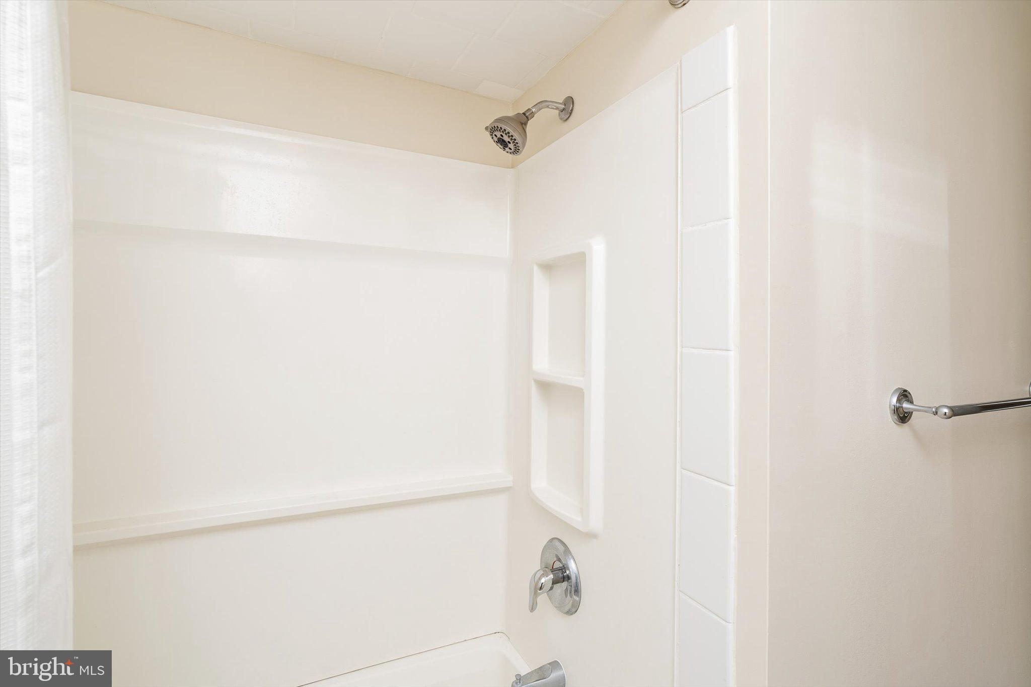 201 Silver Court Hamilton, NJ 08690 - Photo 14 of 27