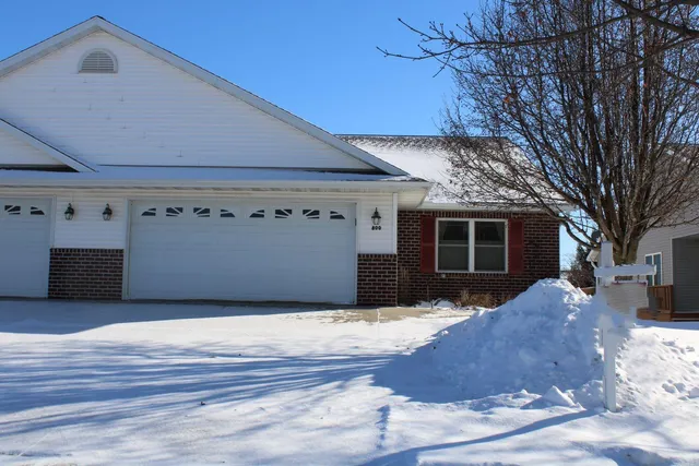 $319,900 | 800 Chief Kewaskum Place, Kewaskum, WI 53040
