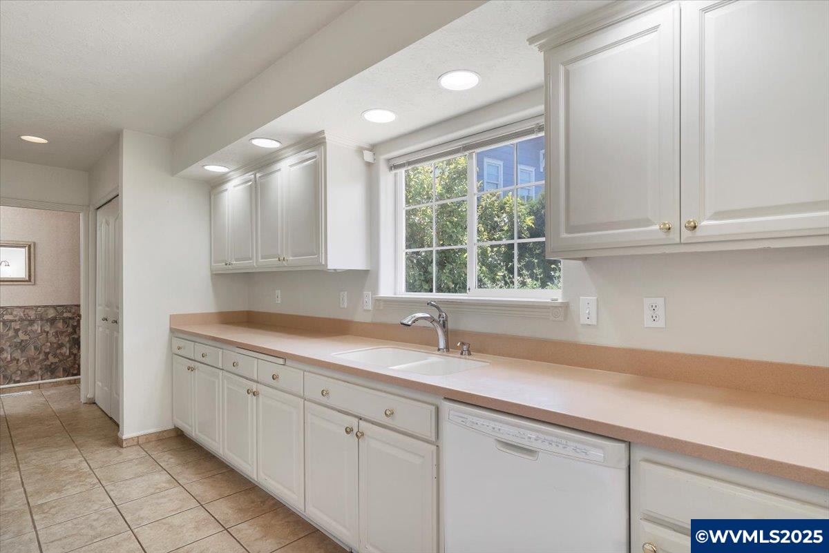 1753 Springtime Court Northeast Keizer, OR 97303 - Photo 12 of 45