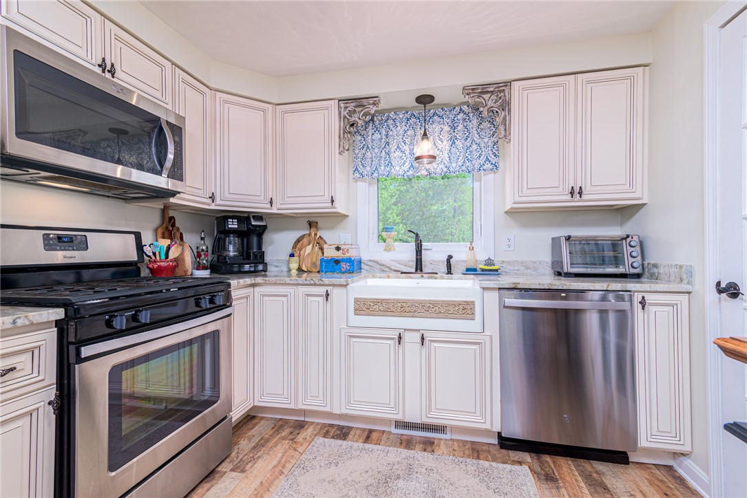 62 Hornbeam Drive Cranston, RI 02921 - Photo 12 of 50