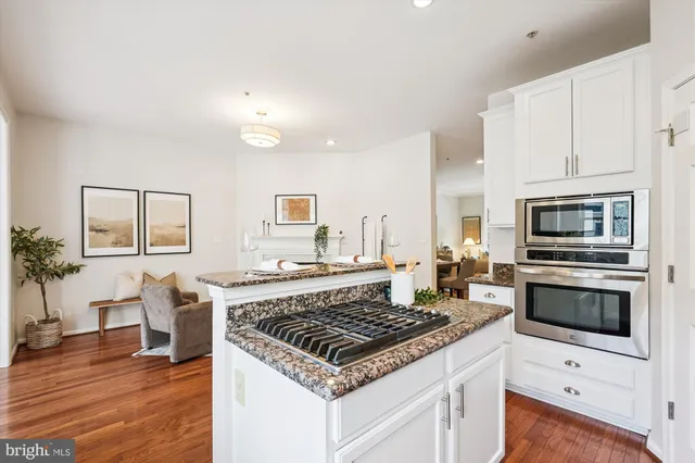 a view of livingroom with furniture