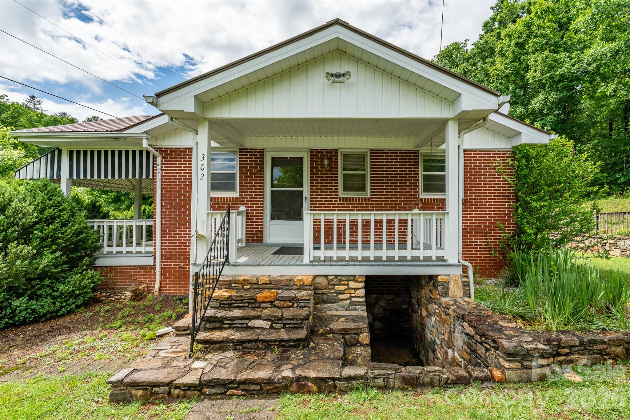 302 Sprinkle Branch Road Marshall, NC 28753 - Photo 2 of 38