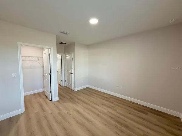 a en suite bathroom with a sink and a mirror