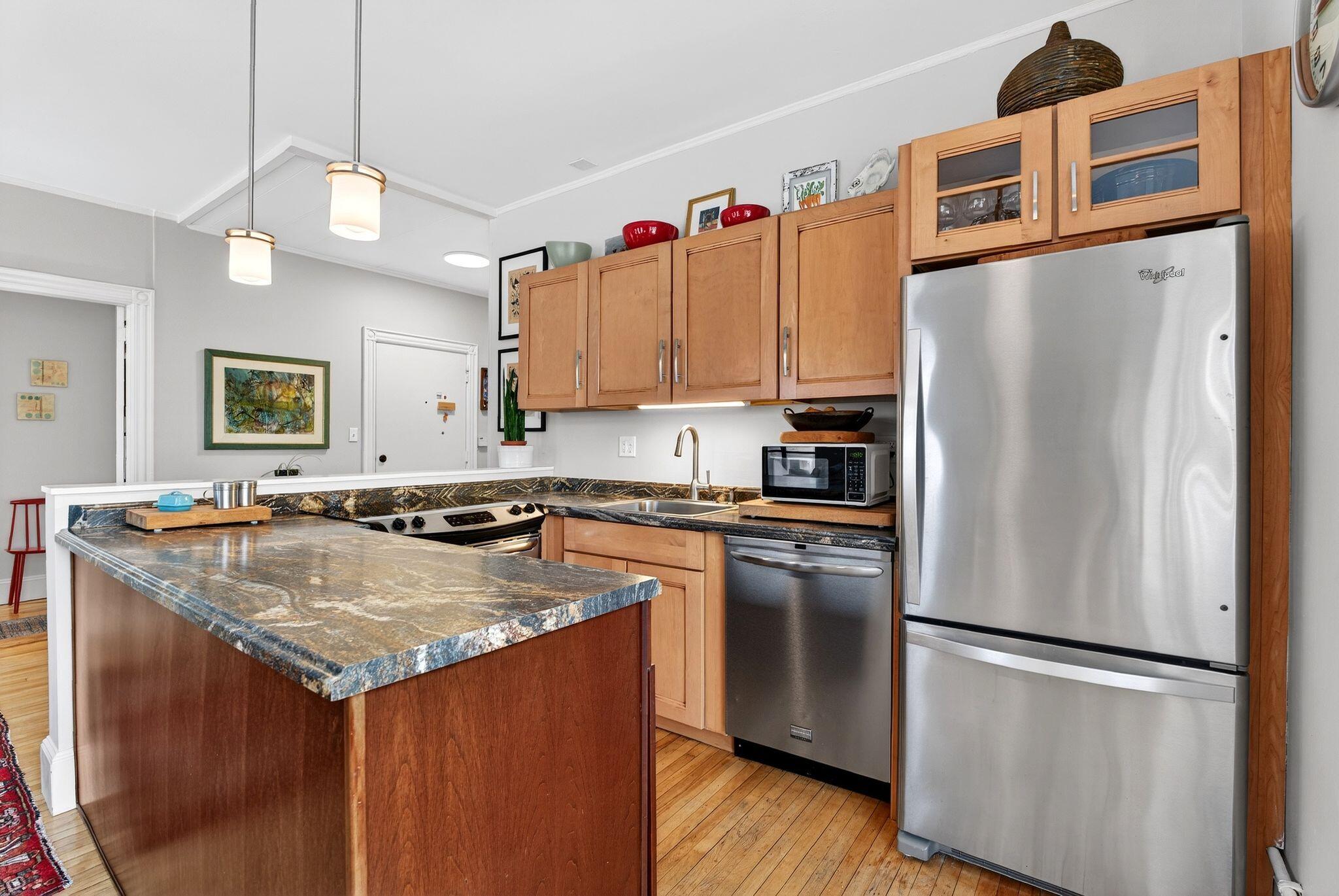 166 Pleasant Avenue, Unit 3 Portland, ME 04103 - Photo 12 of 34 20_DSC05947