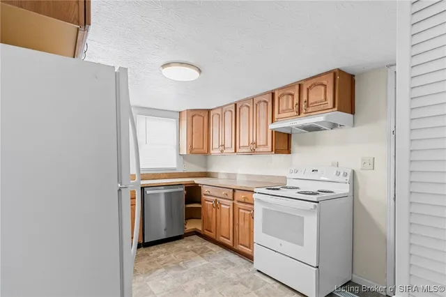 $164,900 | 138 Blunt Avenue, Austin, IN 47102