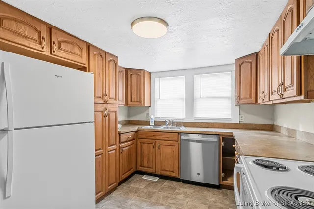 $164,900 | 138 Blunt Avenue, Austin, IN 47102