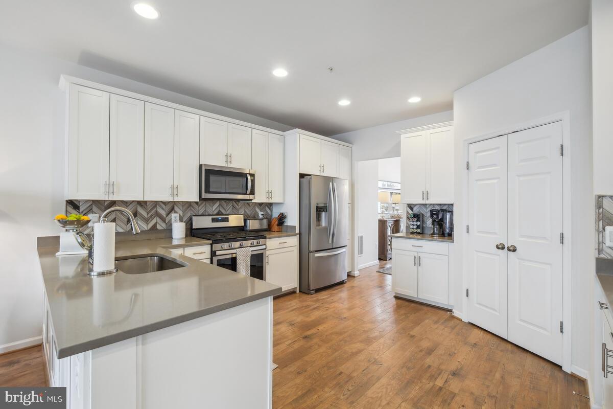 3513 Landing Way Silver Spring, MD 20906 - Photo 8 of 36 Gourmet kitchen with custom panels and backsplash