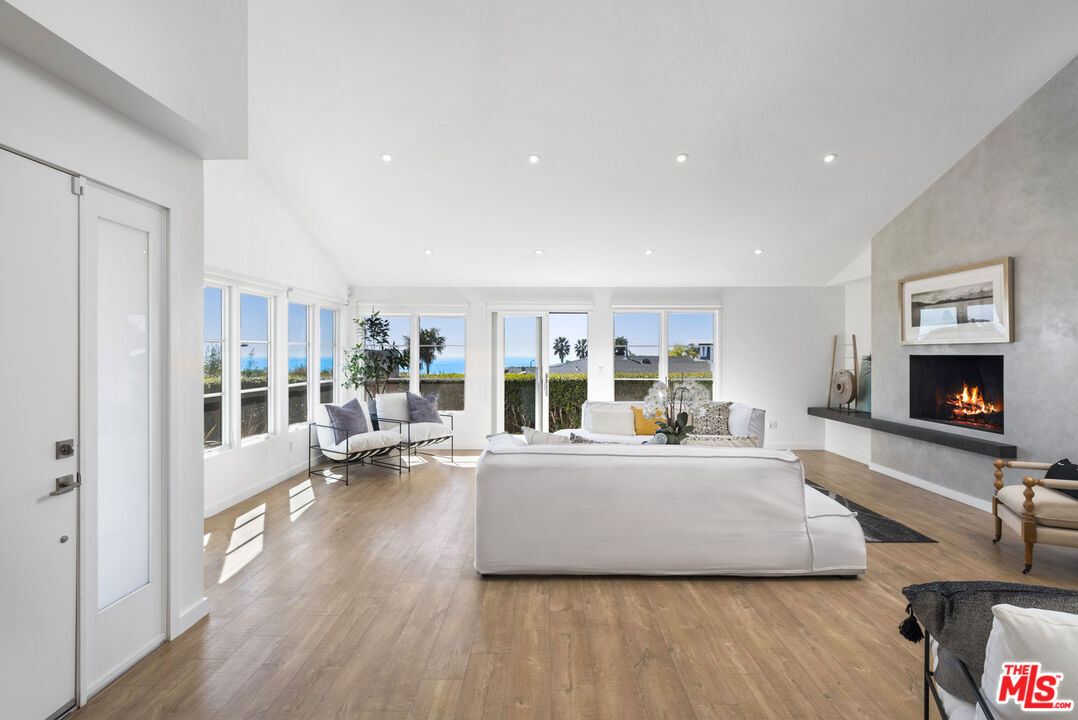 20413 Roca Chica Drive Malibu, CA 90265 - Photo 4 of 27