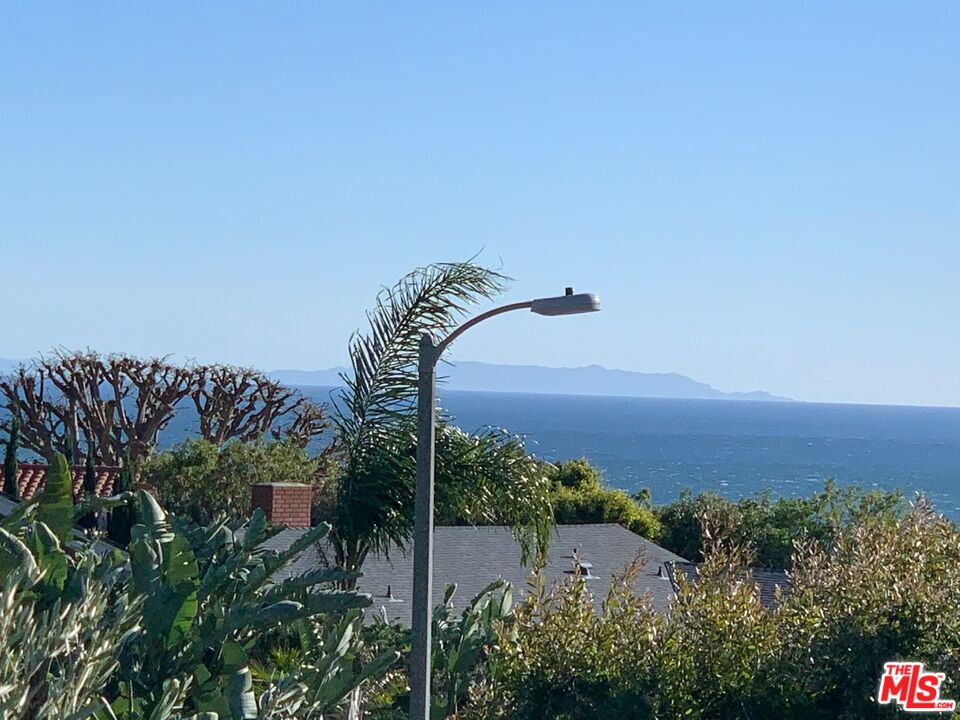 20413 Roca Chica Drive Malibu, CA 90265 - Photo 9 of 27