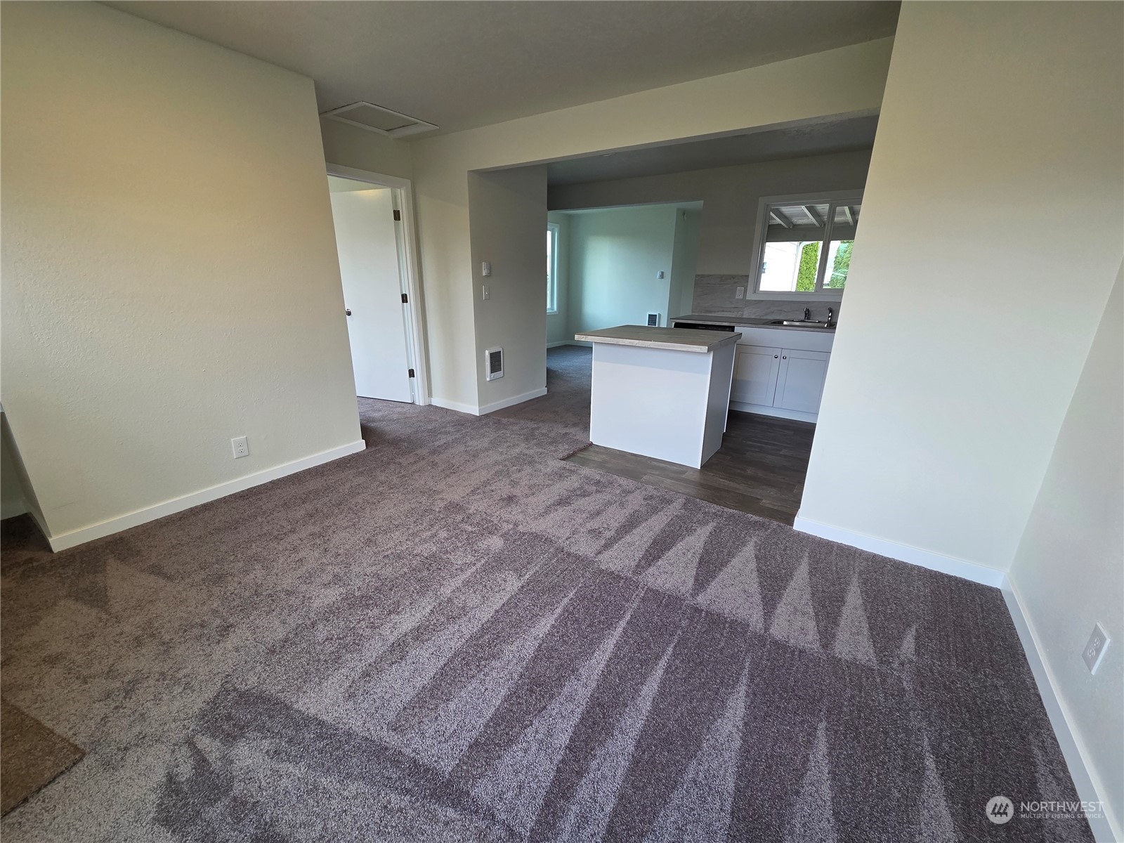 348 Colorado Street Longview, WA 98632 - Photo 3 of 17 Gallery Image 3