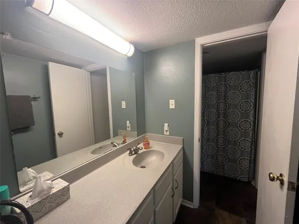 $2,750 | 1818 South Lakeshore Boulevard, Unit 37, Austin, TX 78741