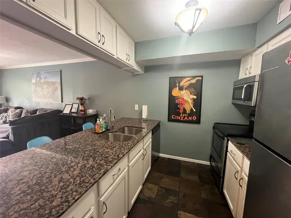 $2,750 | 1818 South Lakeshore Boulevard, Unit 37, Austin, TX 78741