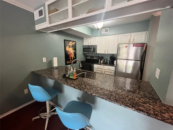 $2,750 | 1818 South Lakeshore Boulevard, Unit 37, Austin, TX 78741